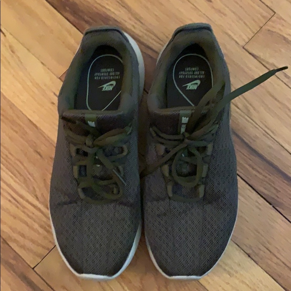 NIKE SNEAKERS